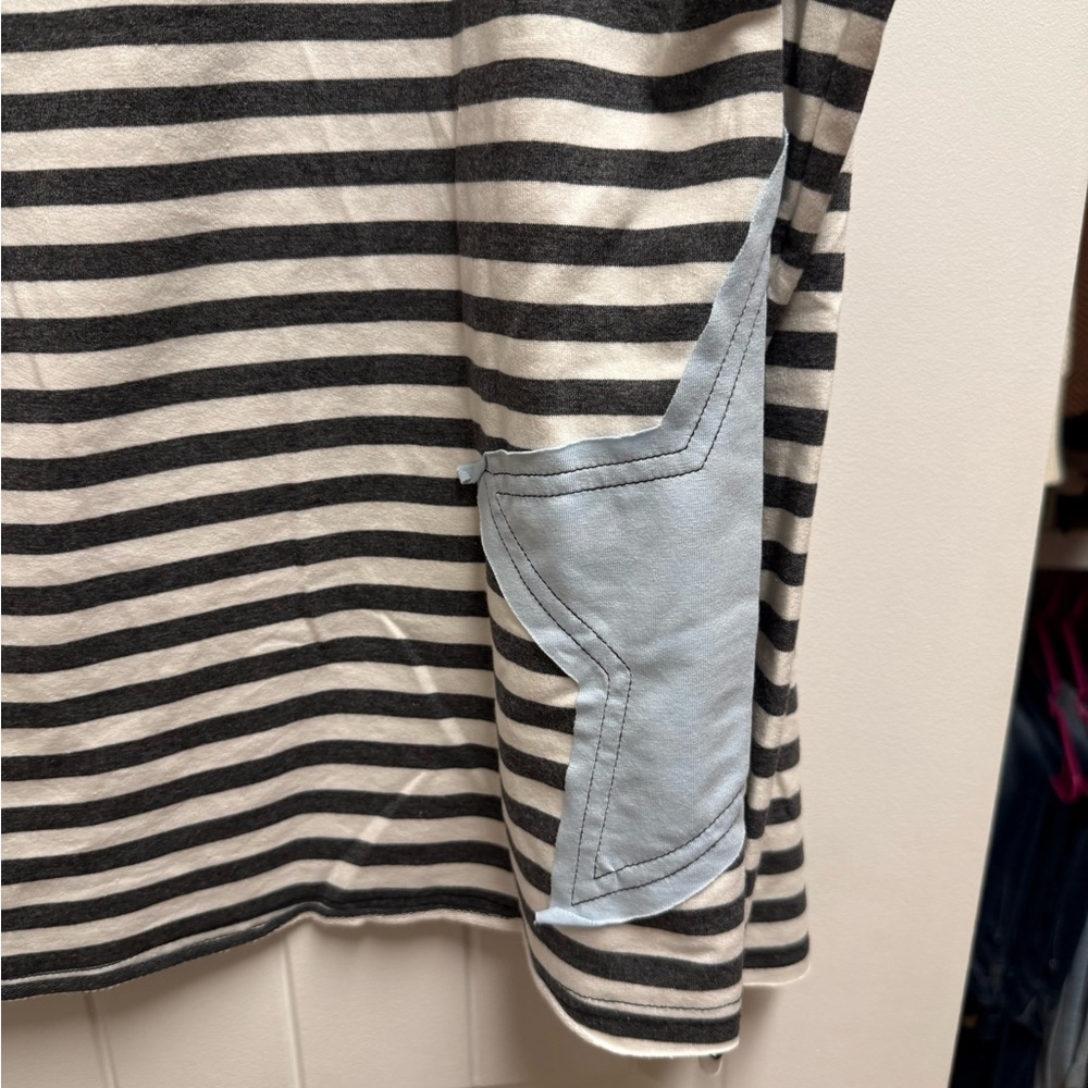 HAZEL BLUES®  GRAY STRIPE STARRY PATCH RAW EDGE CASUAL KNIT TOP Size Small NWOT - Picture 10 of 12